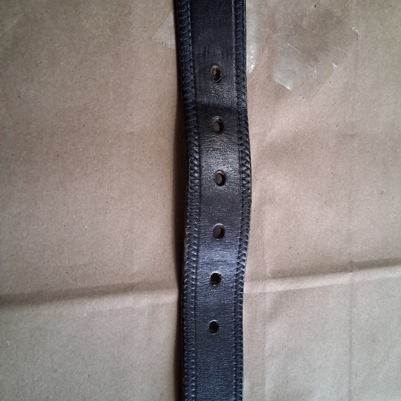 Men's 36" Black Leather Belt With Embellished Buckle - Picture 5 of 6
